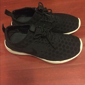 Black Nike Juvenate