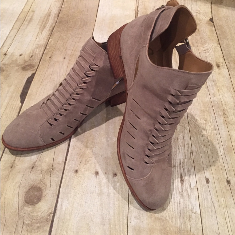 SAM EDELMAN NWT ankle booties in Taupe 8 or 8.5 - Picture 2 of 7