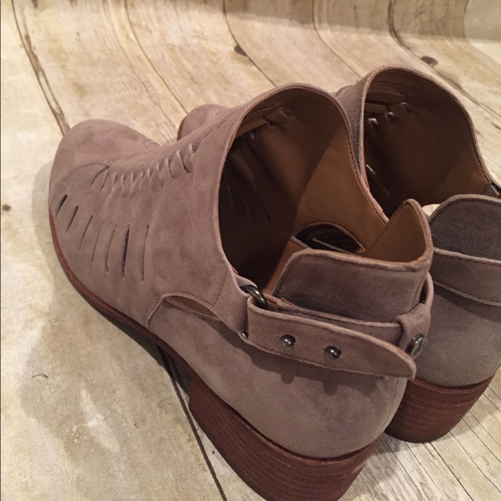 SAM EDELMAN NWT ankle booties in Taupe 8 or 8.5 - Picture 4 of 7