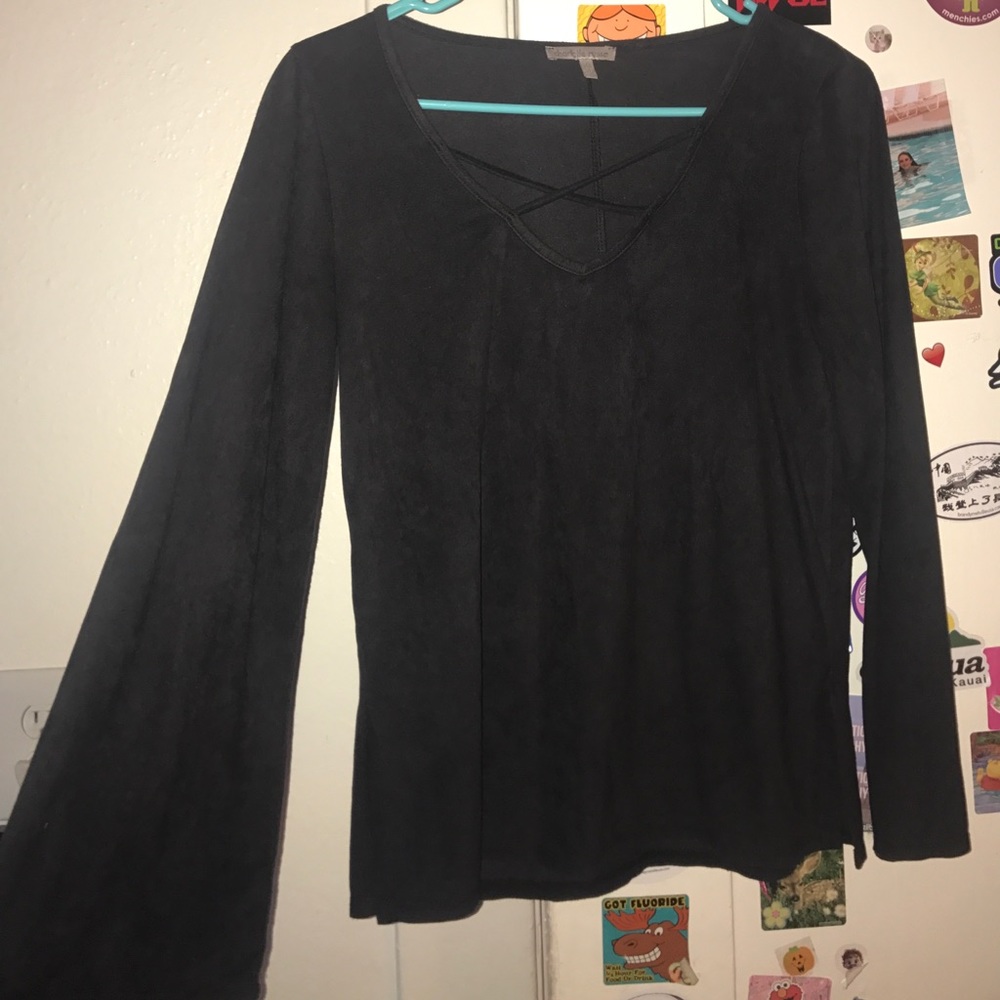 Cross chest cut black bell bottom long sleeve!