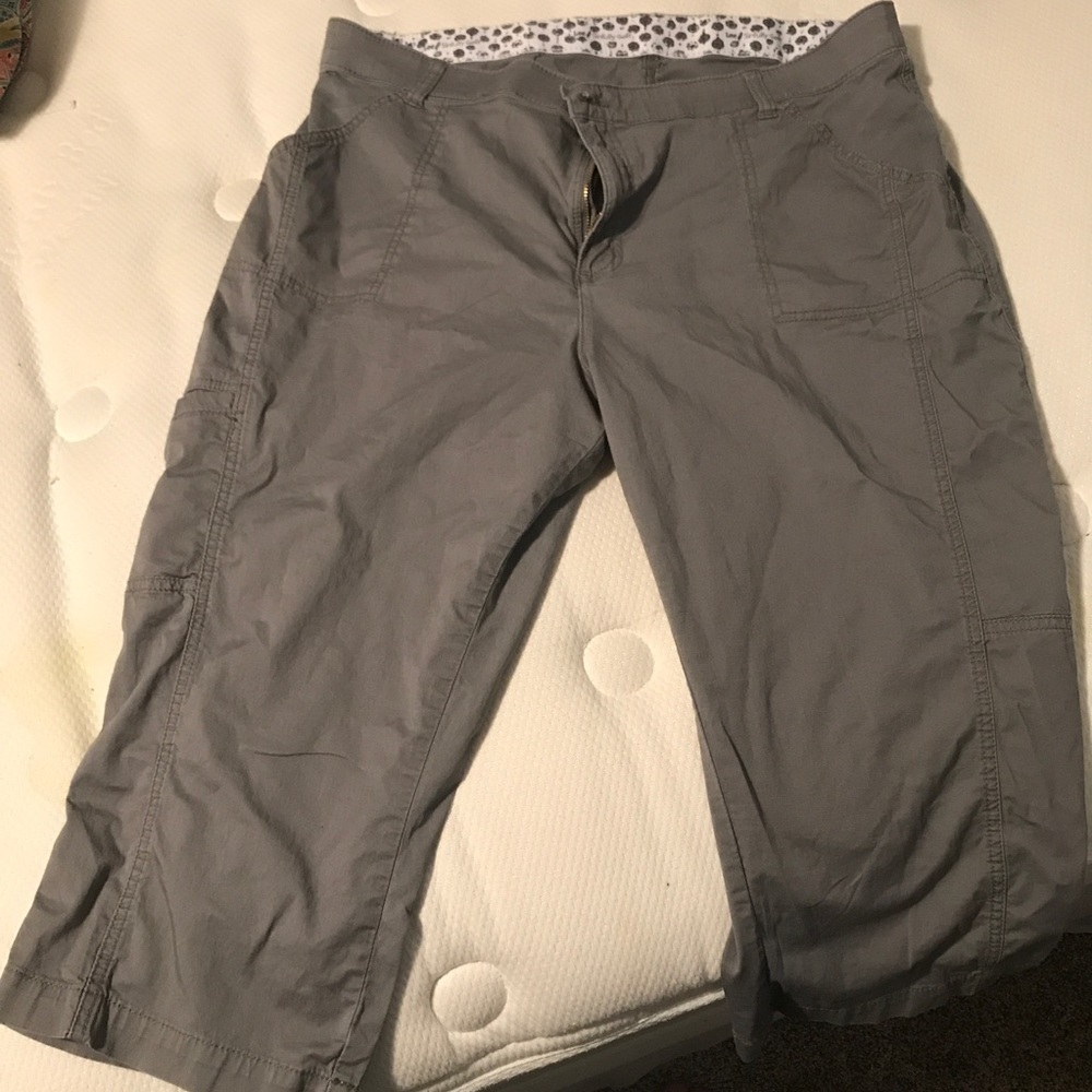 Grey Capri Pants w/rollable cuffs