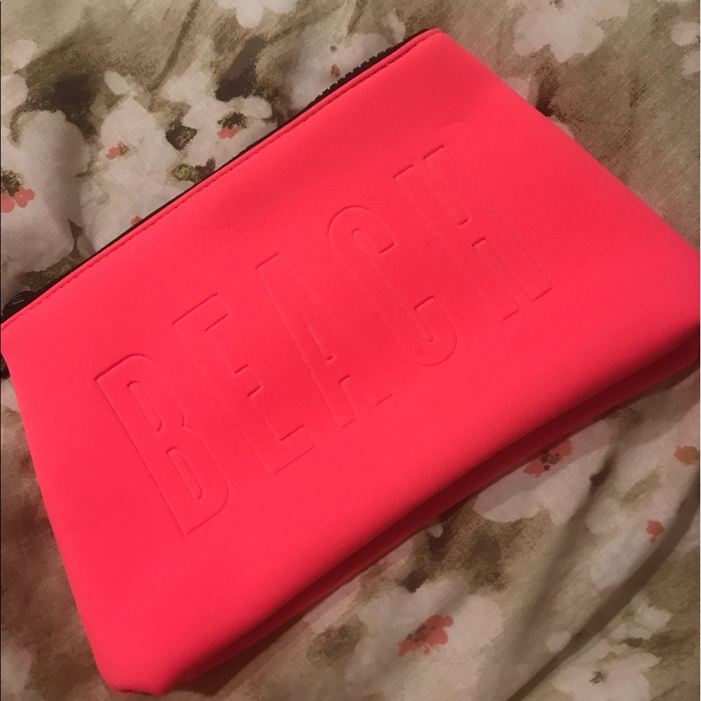VS beach clutch
