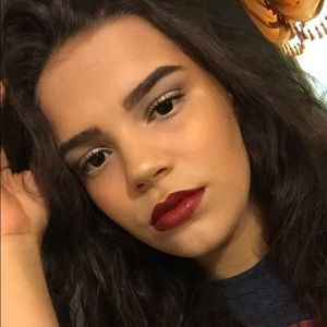 Meet your Posher, Estephania