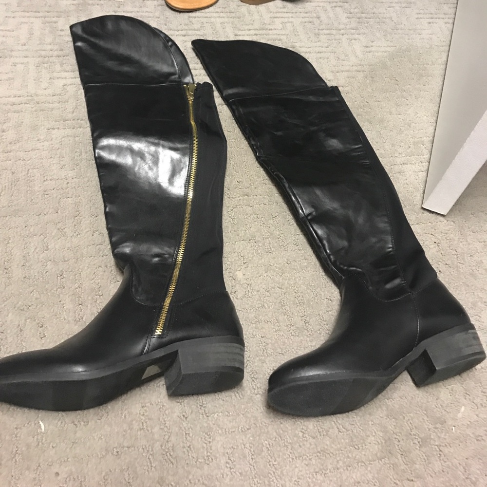 Report signature over the knee boots