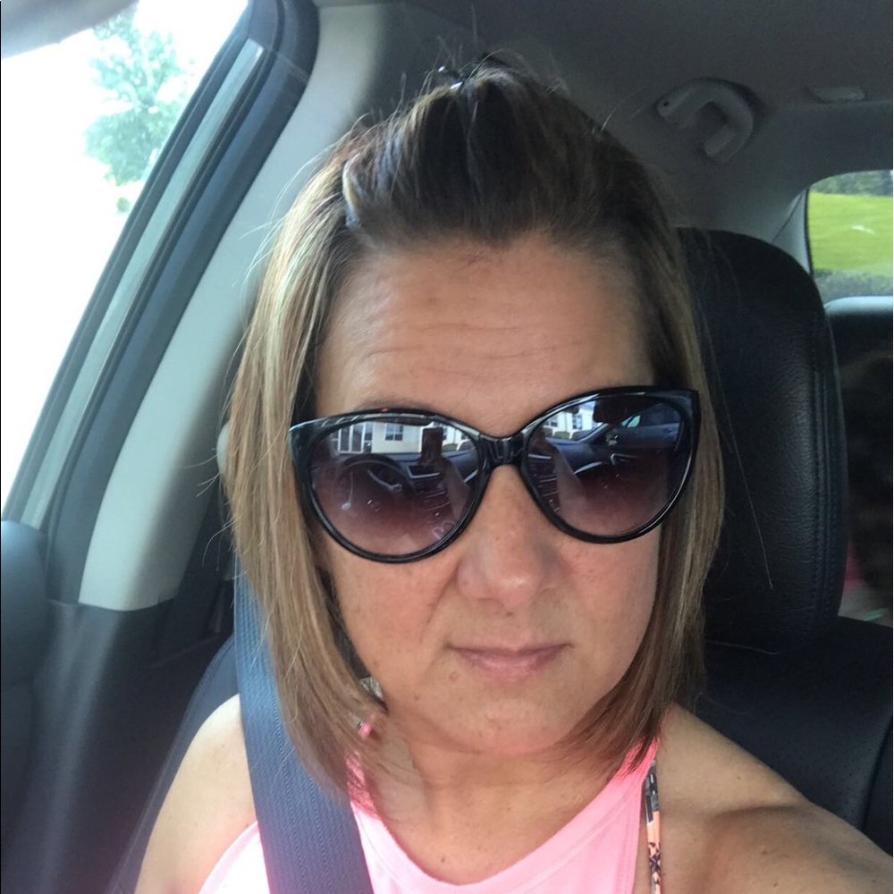 Meet your Posher, Tonya