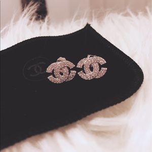 Fashion Women Small Earrings with Silver Stone.