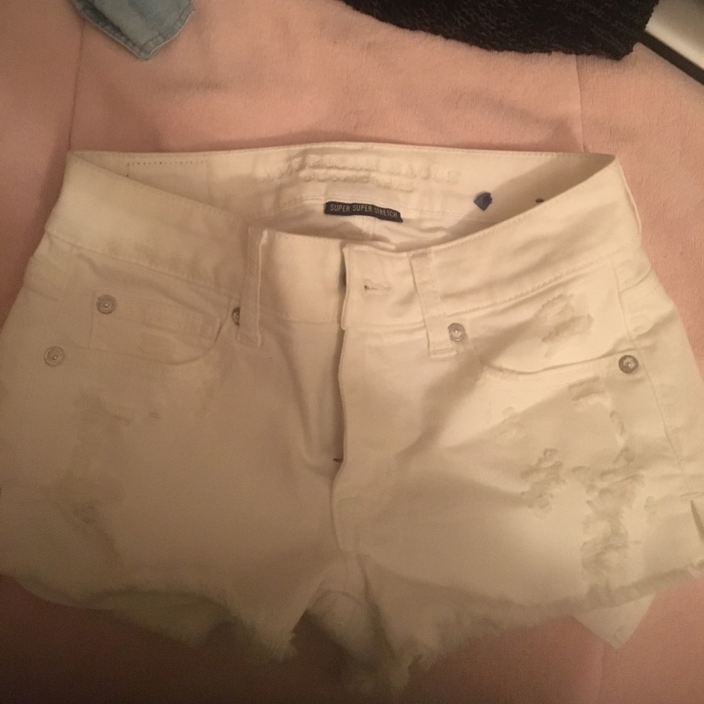 super cute white shorts