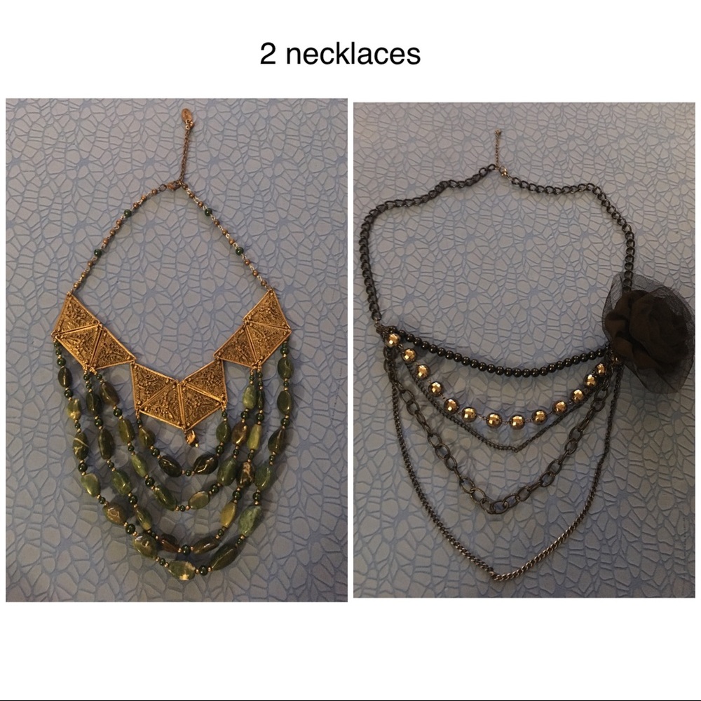 Set of 2 necklaces.