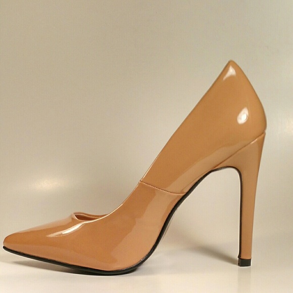 🚨 RESTOCKED! NUDE PUMPS(NO OFFERS) - Picture 4 of 5