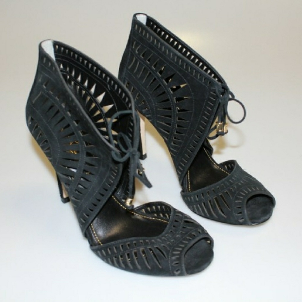Women's 8.5 Geometric Black cutout tie heels