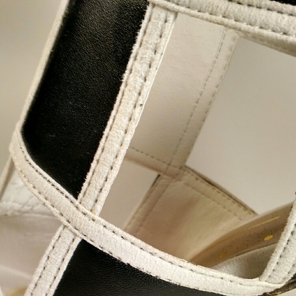 CHECKERBOARD CUT OUT HEELS(NO OFFERS) - Picture 5 of 5