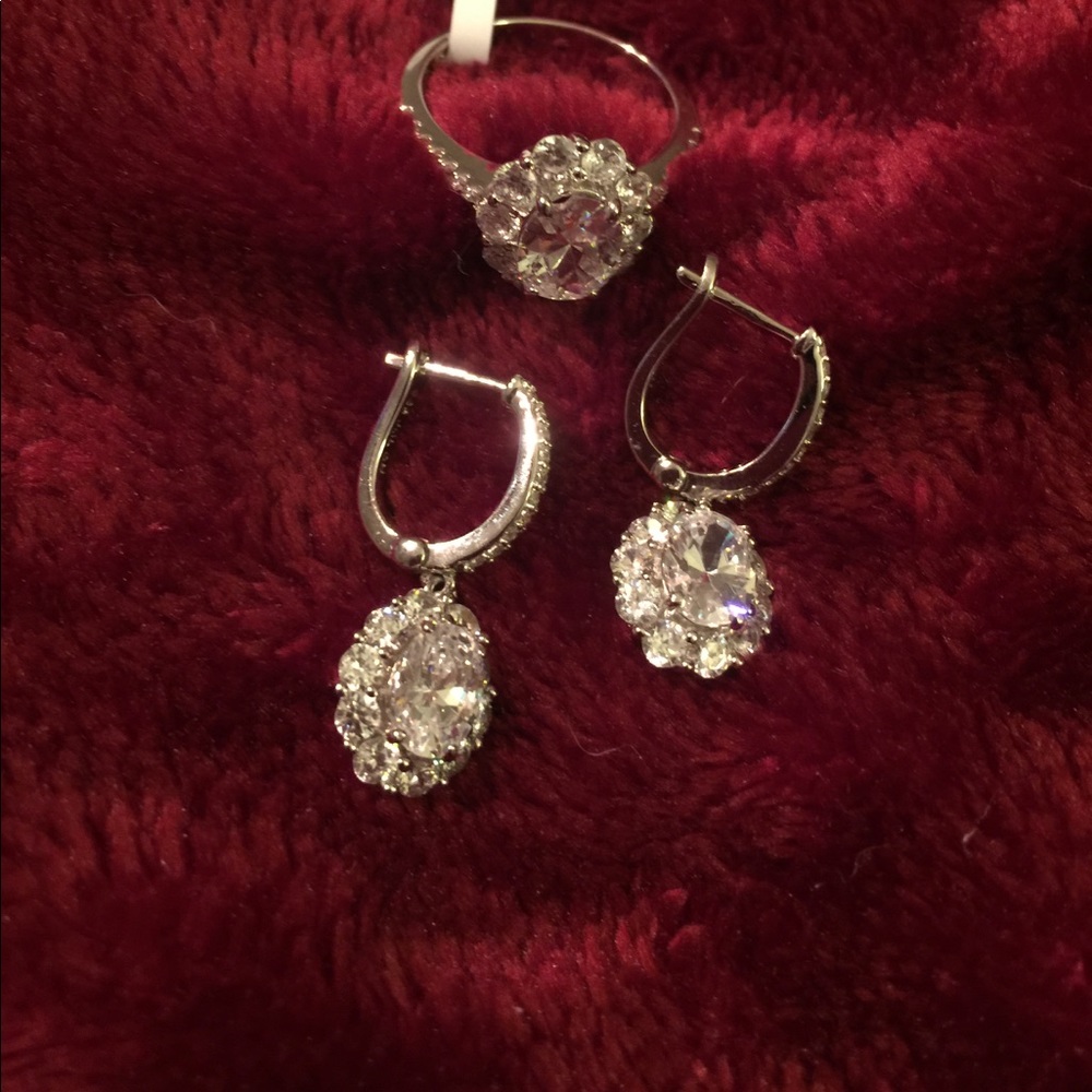 diamond simulant ring & matching ear rings