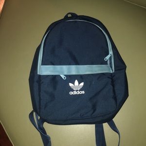 Adidas Originals Essential Backback in navy blue
