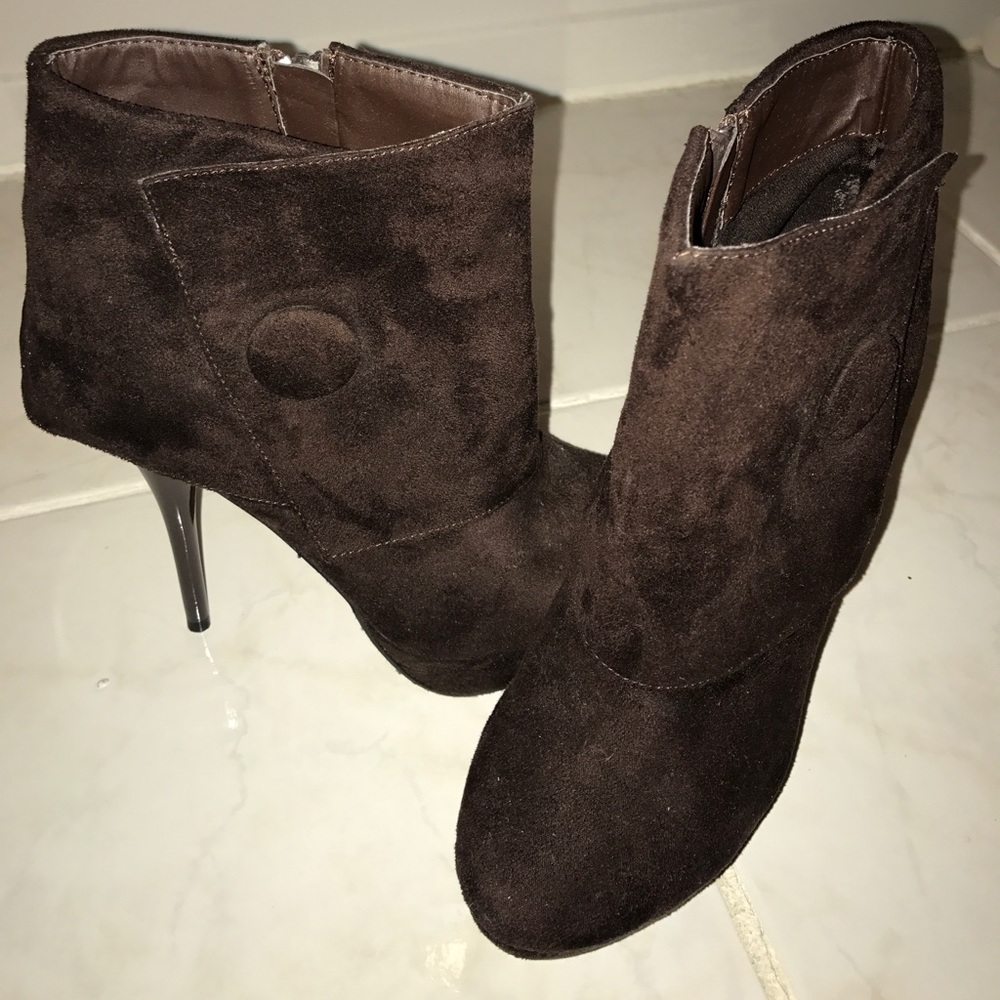 Brown cute high heel booties