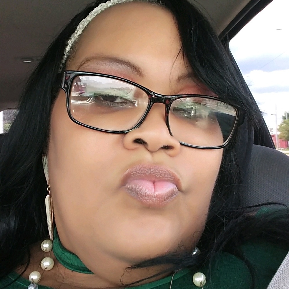 Meet your Posher, Cassandra