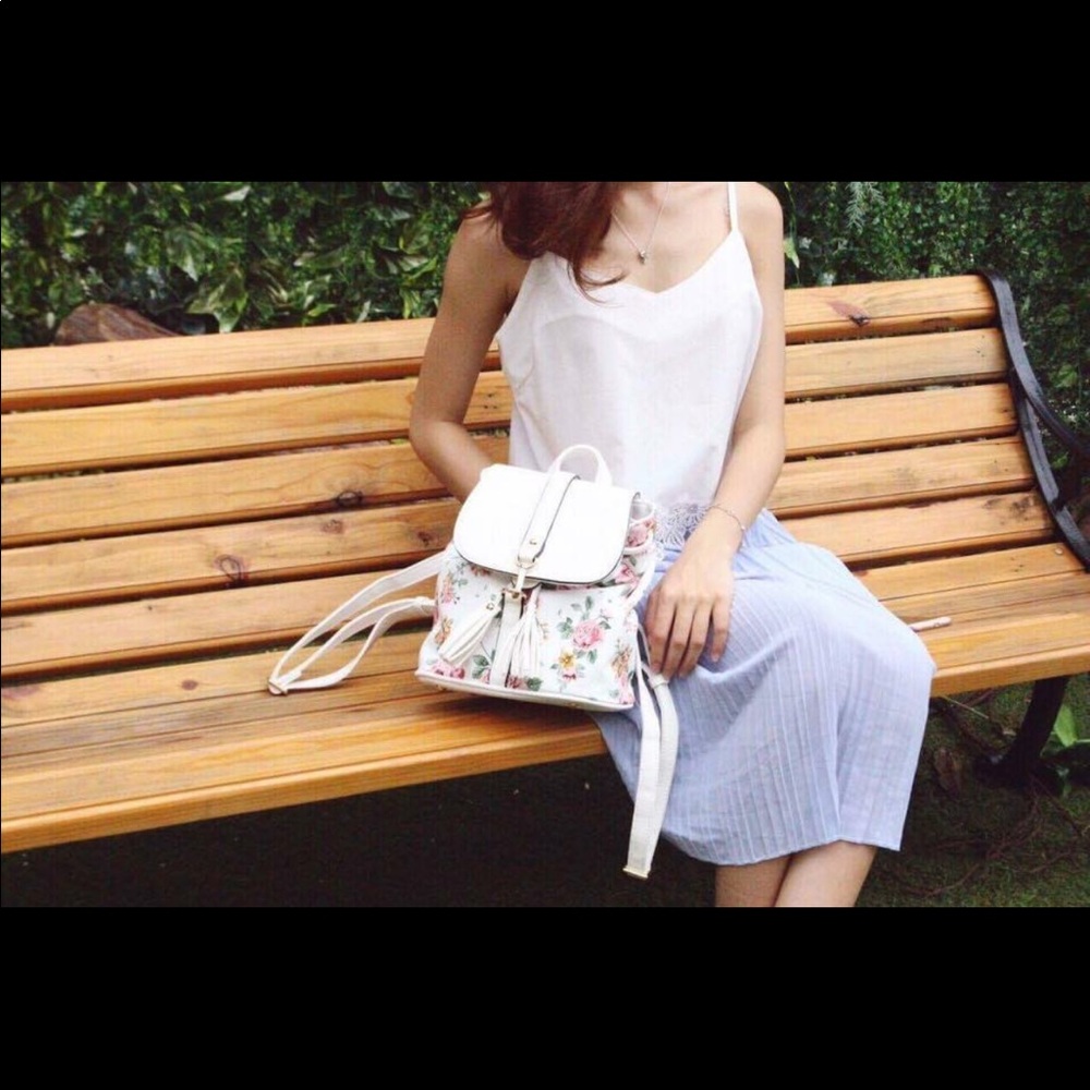 Floral Backpack - Picture 4 of 6