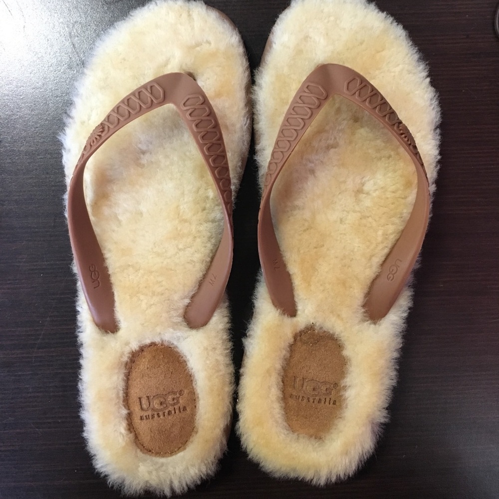 Ugg flip flops