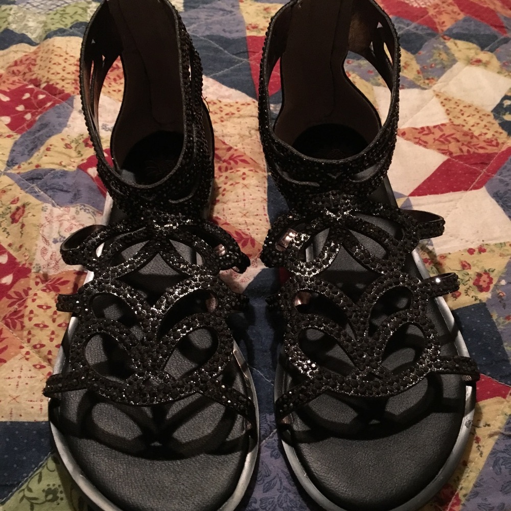 BNWT yellow box sandals