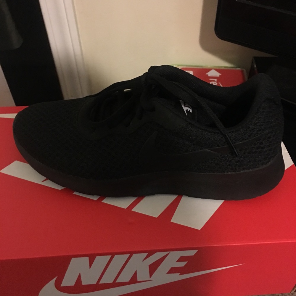 Women's all black NIKE TANJUN