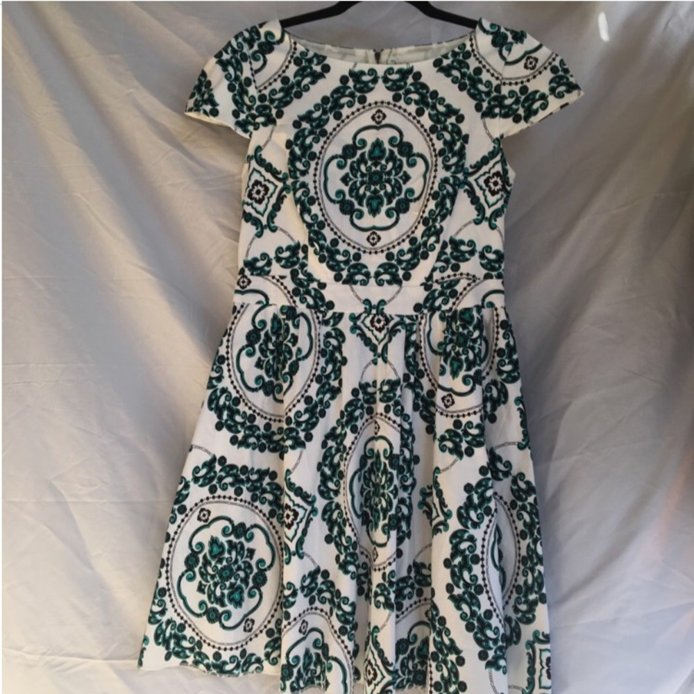 👗 GREEN AND WHITE PRINT DRESS 👗