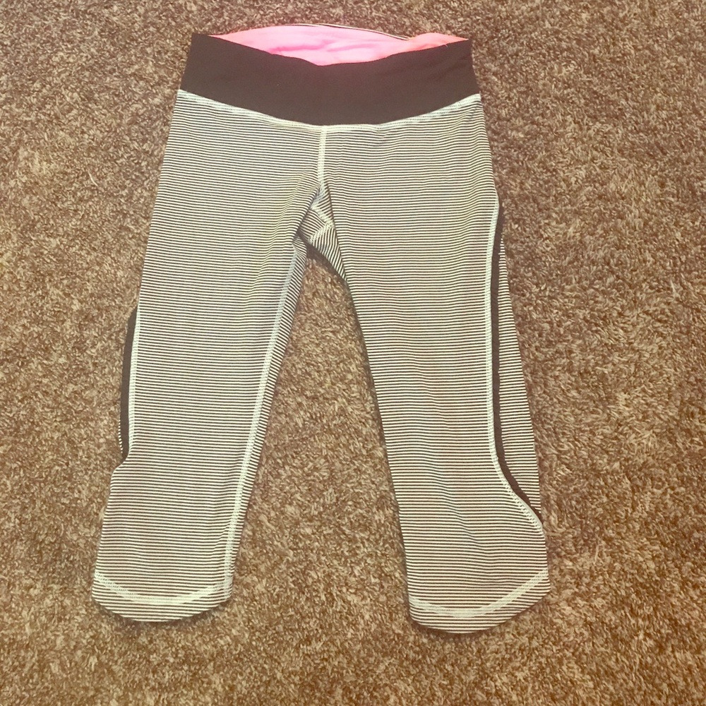 Lululemon RARE stripped capri