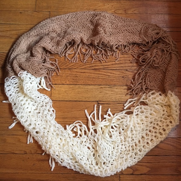 Cozy Steve Madden Infinity Scarf ... So soft! - Picture 2 of 8