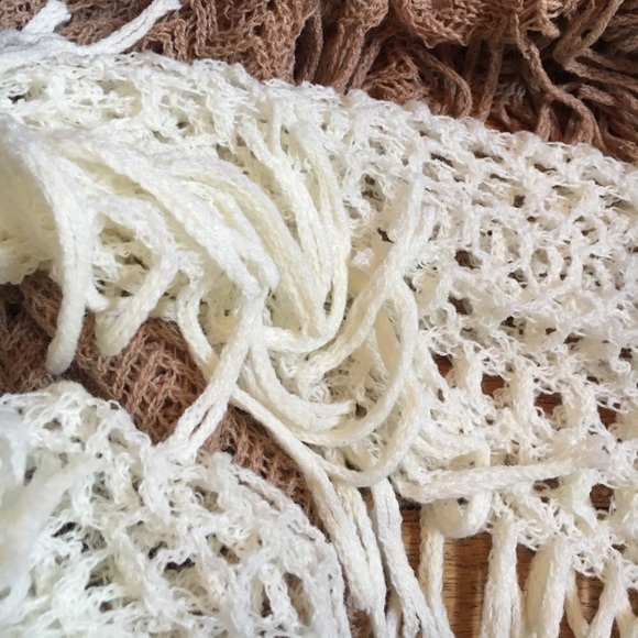 Cozy Steve Madden Infinity Scarf ... So soft! - Picture 3 of 8