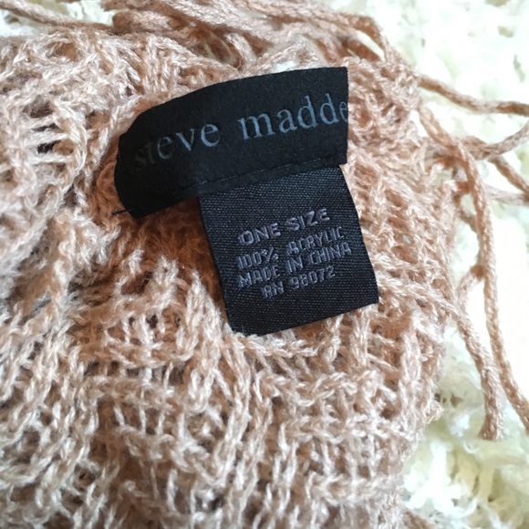 Cozy Steve Madden Infinity Scarf ... So soft! - Picture 4 of 8