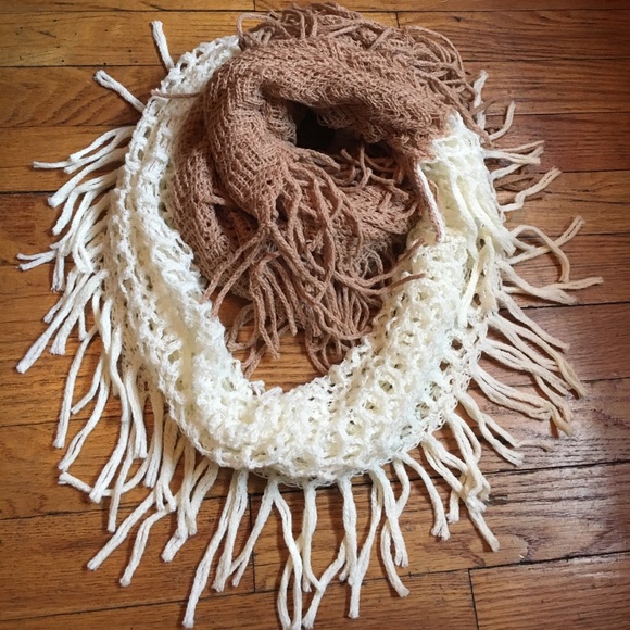 Cozy Steve Madden Infinity Scarf ... So soft! - Picture 5 of 8