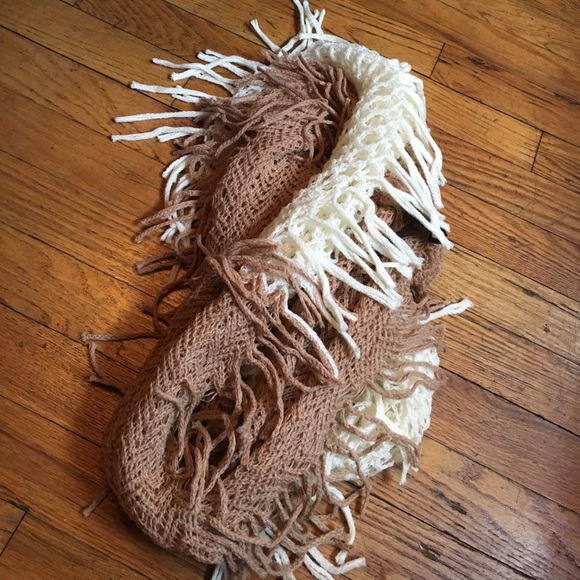 Cozy Steve Madden Infinity Scarf ... So soft! - Picture 6 of 8