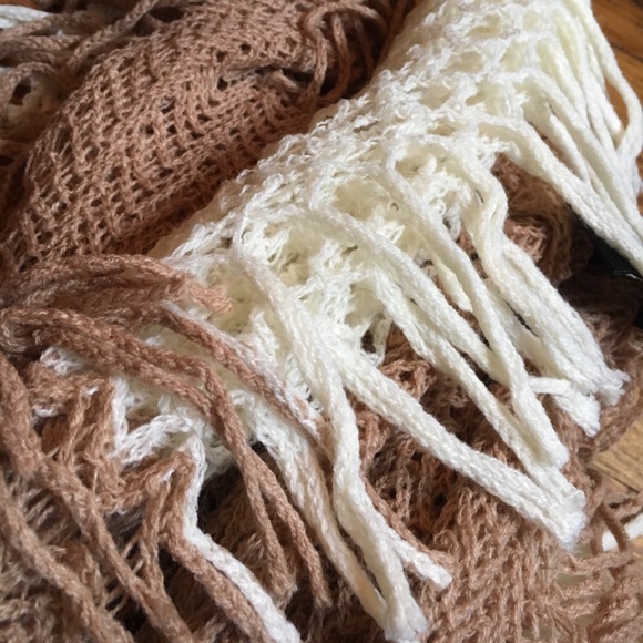 Cozy Steve Madden Infinity Scarf ... So soft! - Picture 7 of 8