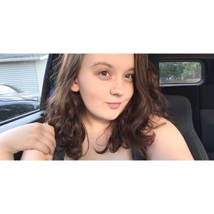 Meet your Posher, Caitlin