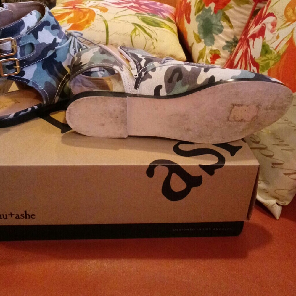Shoes - Picture 2 of 2