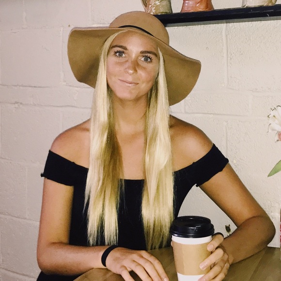 Meet your Posher, Caroline - Picture 2 of 2