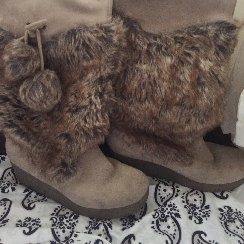 FUZZY FAUX FUR BOOTS