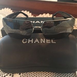 💯 authentic Chanel Sunglasses 🎉New Markdown🎉