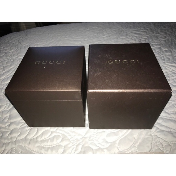 Round gray Gucci analog watch with box