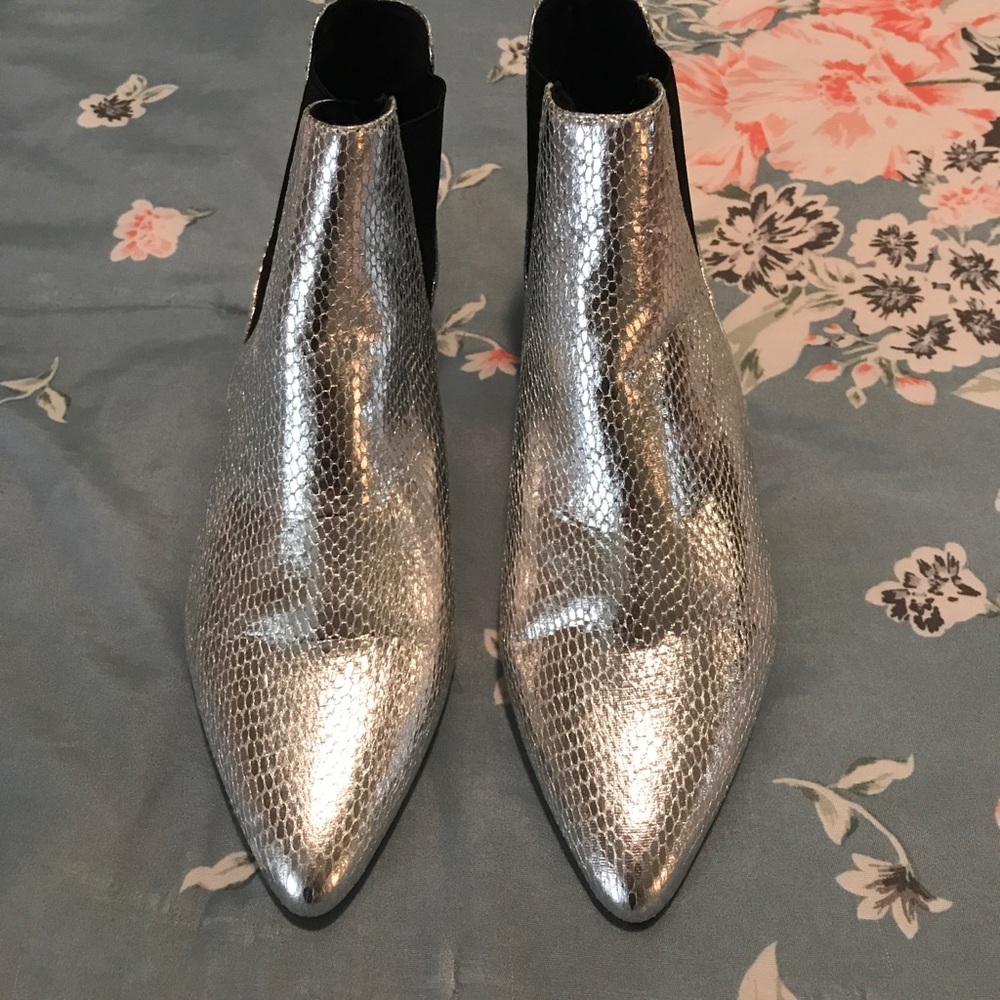🌟Price Drop🌟Topshop silver metallic booties