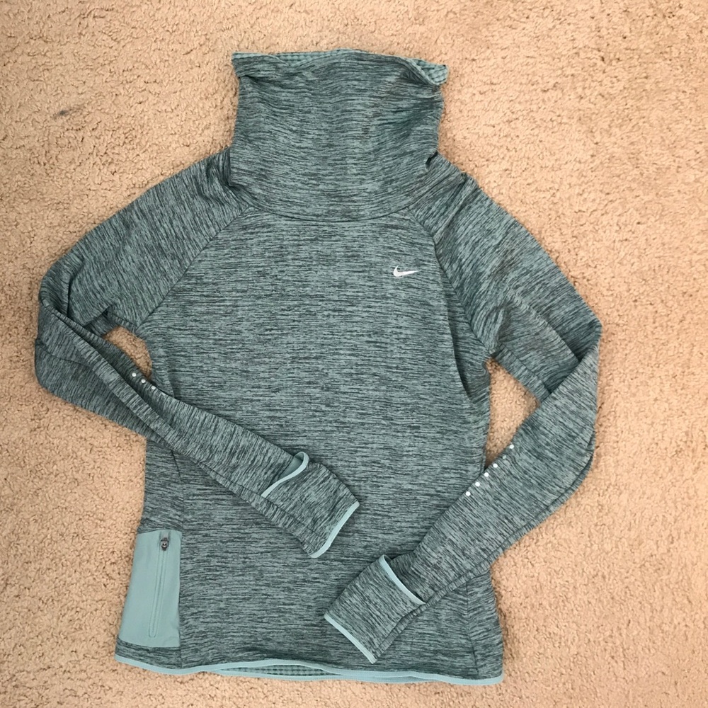 Size medium Nike dri fit thermal pullover