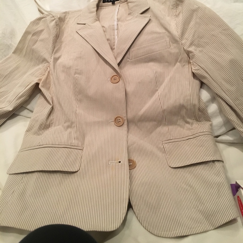 Theory blazer and matching pants looks new