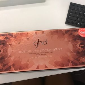 GHD Platinum Styler Premium Gift Set