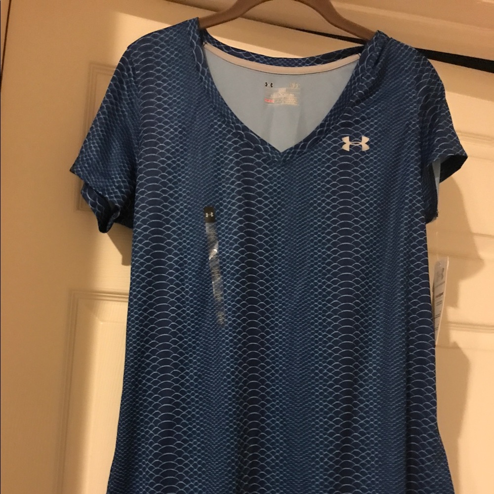 NWT. Under Armour Heat Gear top. Blue print.