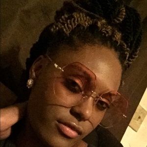 Meet your Posher, Deondra