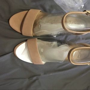 A Sam Edelman oatmeal suede heels size 9