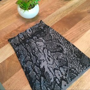 BCBG Maxazria Black Bandage Snakeskin Skirt!!