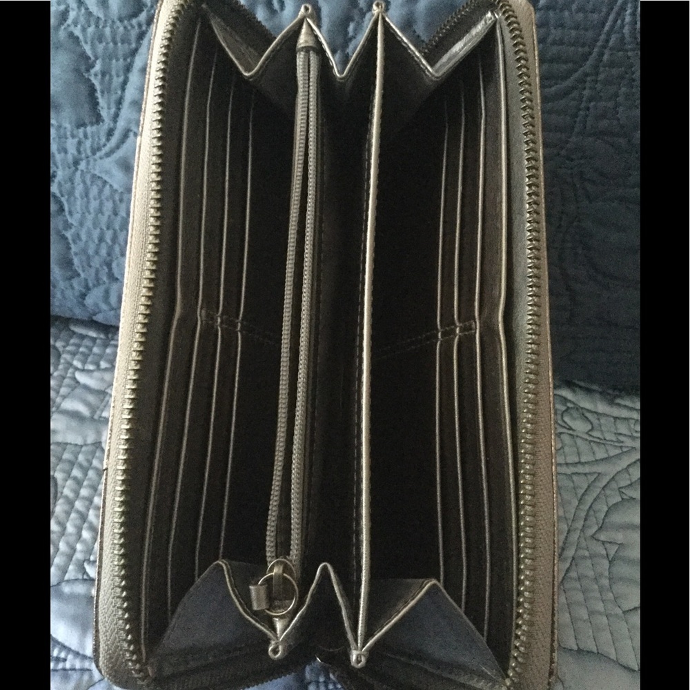 Coach Madison Silver Patent Leather Zip Wallet - Picture 3 of 4