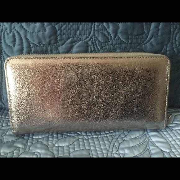 Coach Madison Silver Patent Leather Zip Wallet - Picture 2 of 4