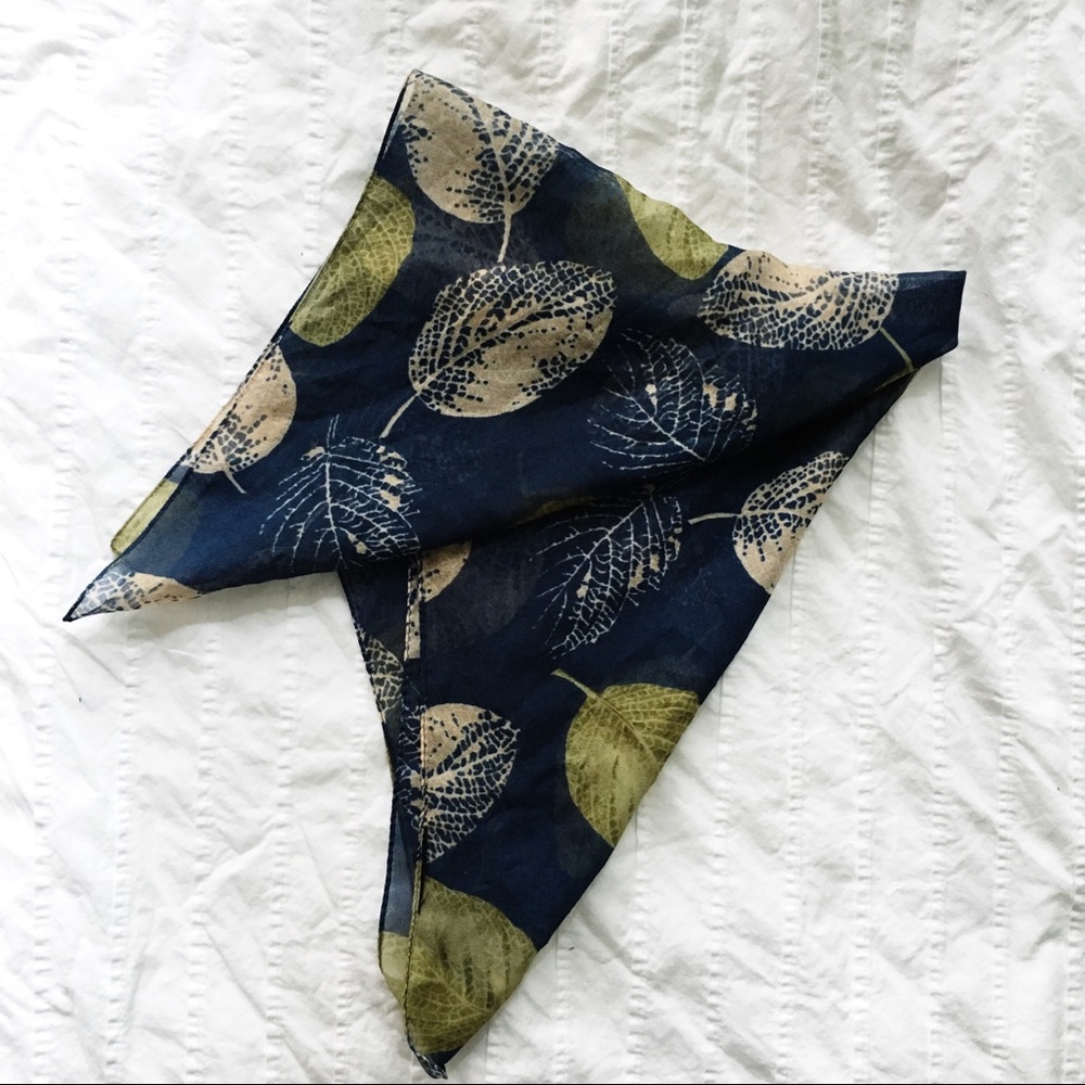 vintage neck scarf - Picture 2 of 5