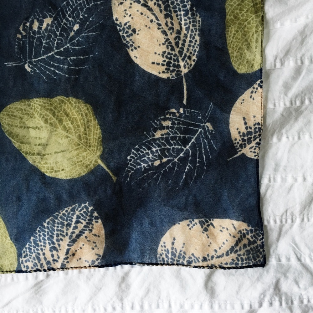 vintage neck scarf - Picture 3 of 5