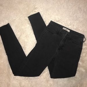 Black High-wasted Hollister skinny jeans 🖤